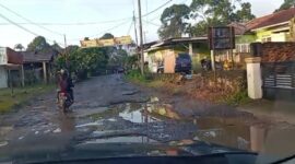 Kondisi jalan lintas Piladang menuju Batusangkar rusak berat beberapa hari lalu. Foto:Zal/matapedia6
