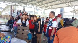 Petugas dari Badan Usaha Pelabuhan Badan Pengusahaan (BUP BP) Batam saat melakukan pengaturan di pelabuhan Domestik di Batam, untuk kelancaran arus balik, Selasa (16/4/2024). Matapedia6.com/ Dok Humas BP Batam