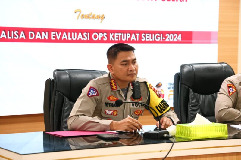 Dirlantas Polda Kepri Kombes Pol Tri Yulianto Pimpin Rapat mingguan berakhirnya Operasi Ketupat 2024 di Provinsi Kepri. Matapedia6.com/ Dok Humas Polda