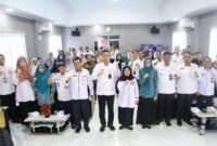 Sekretaris Daerah Kota Tanjungpinang, Zulhidayat foto bersama tim pra verifikasi dan validasi data Keluarga Resiko Stunting (Verval KRS) BKKBN Perwakilan Provinsi Kepri. Matapedia6.com/ Diskominfo Tanjungpinang