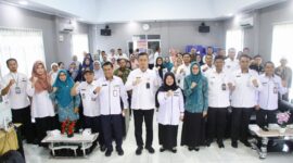 Sekretaris Daerah Kota Tanjungpinang, Zulhidayat foto bersama tim pra verifikasi dan validasi data Keluarga Resiko Stunting (Verval KRS) BKKBN Perwakilan Provinsi Kepri. Matapedia6.com/ Diskominfo Tanjungpinang