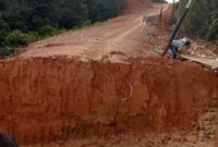 Kondisi jalan yang masih dalam proses pematangan menuju desa serta sudah rusak lagi karena tergerus air hujan. Matapedia6.com/ DN