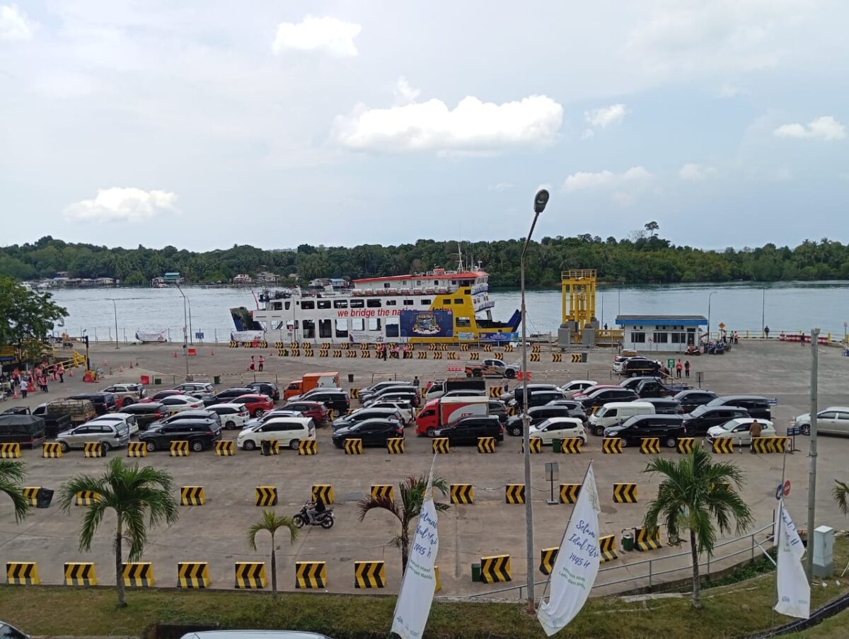 Tempat parkir kendaraan di pelabuhan Roro Punggur Kota Batam luas dan nyaman karena sudah di atur sesuai jenis kendaraan, Jumat (19/4/2024). Matapedia6.com/Luci