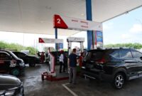 Salah satu SPBU melayani masyarakat dalam pembelian BBM. Foto:Istimewa
