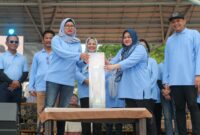 Marlin Agustina bersama ketua Koni Batam. Foto:Istimewa