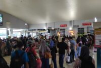 Penumpang saat di salah satu pelabuhan. Foto:Humas BP Batam