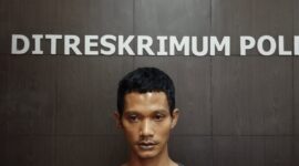 Ade Ramadian pelaku pencurian mobil majikannya sendiri saat ditangkap jatanras Polda Kepri, Jumat (26/4/2024). Matapedia6.co/ Istimewa