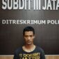 Ade Ramadian pelaku pencurian mobil majikannya sendiri saat ditangkap jatanras Polda Kepri, Jumat (26/4/2024). Matapedia6.co/ Istimewa