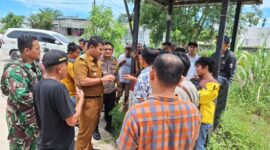 Camat Sagulung dengan Kapolsek Sagulung langsung memberikan penjelasan kepada kedua pihak, Selasa (30/4/2024). Foto:Ist