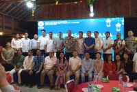 Wakapolda Kepri Brigjen Pol Asep Syafrudin foto bersama pengurus dan anggota Ikatan Perusahaan Industri Galangan Kapal dan Lepas Pantai Indonesia (Iperindo) Kepri gelar buka puasa bersama di Citra kebun Wisata, Kelurahan Sei Lekop, Kecamatan Sagulung, Senin (1/4/2024).Matapedia6.com/Luci