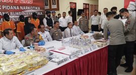 Sabu dalam bentuk cairan yang dikemas ke dalam botol minuman yang berhasil di bongkar Ditresnarkoba Polda Kepri, bersama petugas keamanan Bandara Hang Nadim Batam.Matapedia6.com/ Luci