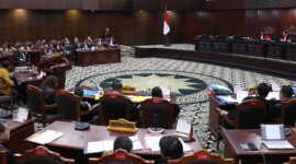 Suasana sidang pendahuluan Perselisihan Hasil Pemilihan Umum Anggota DPR RI,DPRD Provinsi, DPRD Kabupaten/kota, Senin (29/04) di Ruang Sidang Panel 1 Gedung MK. Foto Humas/Ifa.