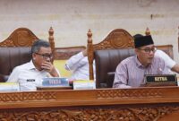 Sekda Batam bersama DPRD Batam. Foto: Diskominfo
