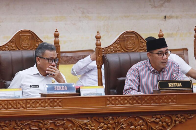 Sekda Batam bersama DPRD Batam. Foto: Diskominfo