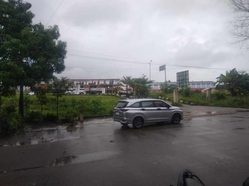 Kondisi awan hitam menyelimuti langit Kota Batam. BMKG prediksi hujan guyur Batam hingga siang hari, Sabtu (4/5/2024). Matapedia6.com/Luci