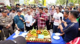 Wali Kota Batam dan Sekda temui buruh dalam aksi May Day, Rabu (1/5/2024). Foto:Diskominfo