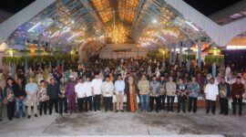 Anggota DPRD Batam Arlon Veristo dampingi Wako Batam Halal bihalal. Foto:Diskominfo