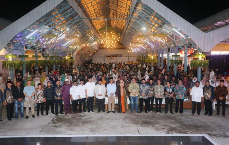 Anggota DPRD Batam Arlon Veristo dampingi Wako Batam Halal bihalal. Foto:Diskominfo