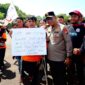 Kapolda Kepri Irjen Pol Yan Fitri Halimansyah berbaur bersama buruh rasakan Day di Kota Batam, Rabu (1/5/2024). Matapedia6.com/ Dok Polda kepri