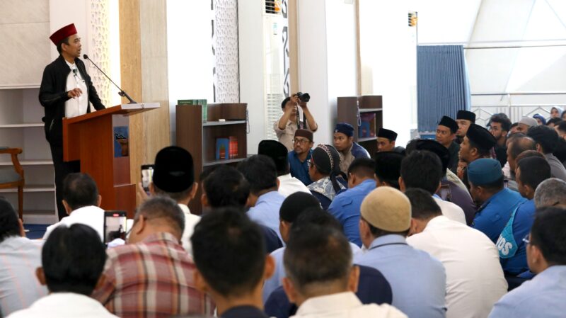 Ustadz Abdul Somad ceramah di Masjid BP Batam. Foto:Humas BP Batam
