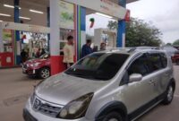 Konsumen saat melakukan pengisian bahan Bakar Minyak di SPBU 13294709 Codo Sagulung beberapa waktu lalu.Matapedia6.com/ Luci