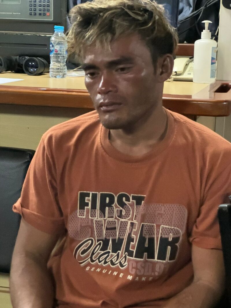 Nelayan asal Medan, Indra Kusuma Sianipar yang sempat terombang ambing dua hari di laut setelah terjatuh dari KM Napoleon dan berhasil diselamatkan. Matapedia6.com/Dok KPLP