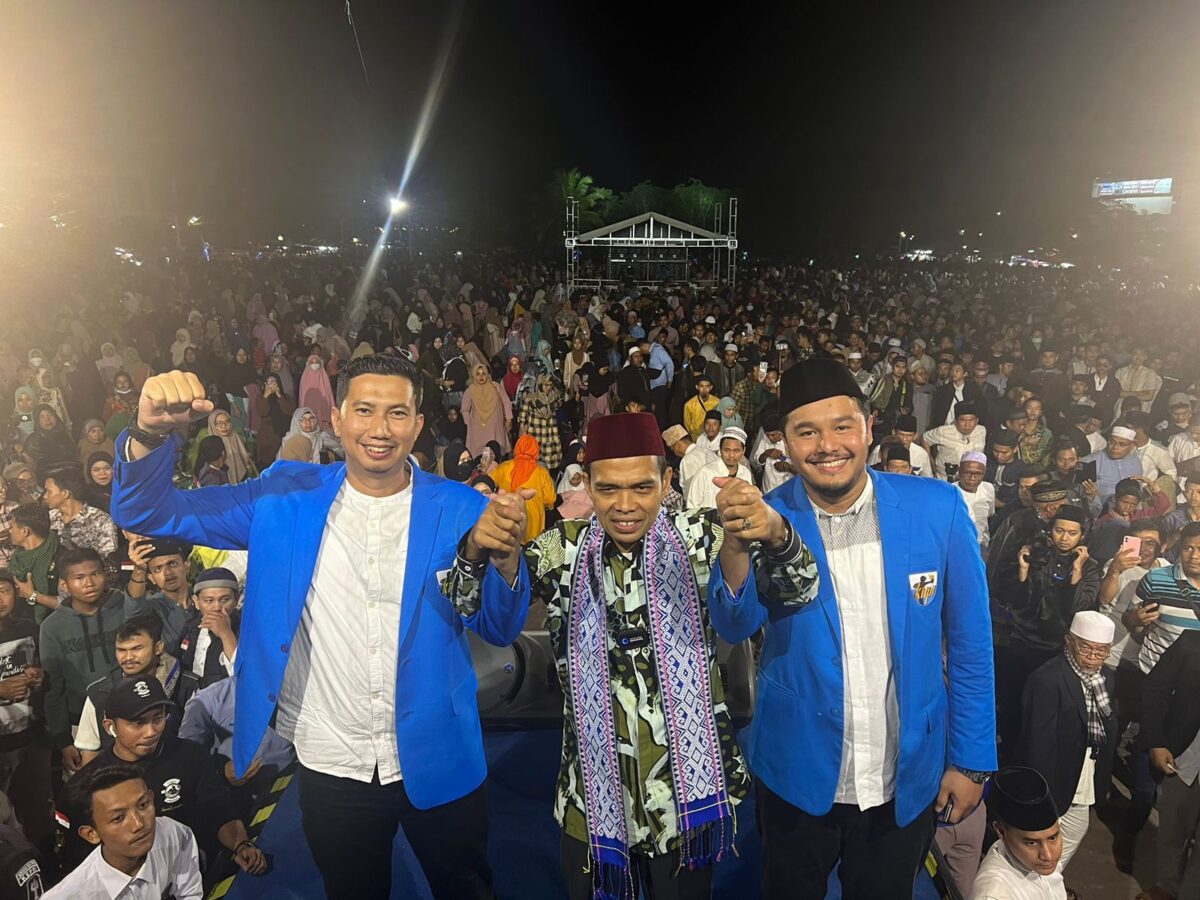 Ketua KNPI Kepri dan Batam bersama Ustadz Abdul Somad. Foto:DN/matapedia6