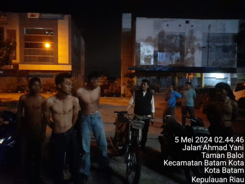 Para pelaku balap liar yang ditangkap Polresta Barelang saat gelar Cipta kondisi gabungan bersama polsek Batam Kota dan Polsek Sei Beduk, Minggu (5/5/2024). Matapedia6.com/Dok Humas Polresta Barelang