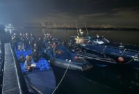 Kapal cepat beserta rokok ilegal yang berhasil ditangkap Tim Patroli Bea Cukai Batam, di di wilayah perairan Pulau Buaya, Kepulauan Riau, Jumat (3/5/2024).Matapedia6.com/Dok Humas Bea Cukai