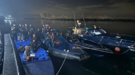 Kapal cepat beserta rokok ilegal yang berhasil ditangkap Tim Patroli Bea Cukai Batam, di di wilayah perairan Pulau Buaya, Kepulauan Riau, Jumat (3/5/2024).Matapedia6.com/Dok Humas Bea Cukai