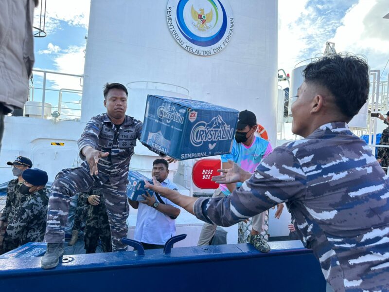 KKP Bantu warga terdampak erupsi Gunung Ruang. Foto:Dok/KKP