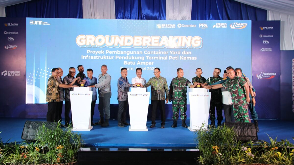 Pengusahaan Batam (BP Batam) bersama PT. Persero Batam menggelar Groundbreaking Proyek Pembangunan Container Yard (CY) dan infrastruktur Terminal Peti Kemas Batu Ampar, Rabu (8/5/2024). Foto:Humas BP Batam