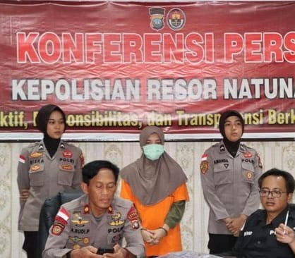 Wakapolres Natuna, Kompol Rudi Ahmad Prasetyo saat konfrensi pers pengungkapan kasus asusila yang dilakukan Guru terhadap muri di Natuna di Kantor Polres Natuna, Rabu (8/5/2024). Matapedia6.com/ Dok. Polres Natuna