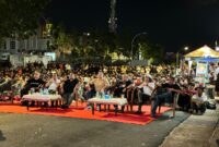 Warga nonton bareng. Foto:Istimewa