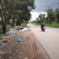 Tumpukan sampah dipinggir jalan menuju Pelabuhan Sagulung, Kota Batam Provinsi Kepri, Sabtu (11/5/2024). Matapedia6.com/Luci