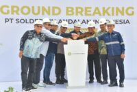 Komisaris Utama Arsari Group Hashim Djojohadikusumo bersama gubernur Kepri, Kapolda Kepri dan Wali kota Bayam, saat menekan tombol peresmian pembangunan PT Solder TIN Andalan Indonesia (Stania), di Kawasan Industri Tunas Prima Blok B1 No 03, Batu Besar, Kota Batam, Jumat (10/5/2024). Matapedia6.com/ Diskominfo Kepri