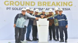 Komisaris Utama Arsari Group Hashim Djojohadikusumo bersama gubernur Kepri, Kapolda Kepri dan Wali kota Bayam, saat menekan tombol peresmian pembangunan PT Solder TIN Andalan Indonesia (Stania), di Kawasan Industri Tunas Prima Blok B1 No 03, Batu Besar, Kota Batam, Jumat (10/5/2024). Matapedia6.com/ Diskominfo Kepri