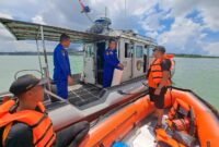 Tim SAR Gabungan bersama Basarnas melakukan pengisian di perairan sekitar jembatan Satu Barelang, mencari pria yang melompat dari jembatan pada Sabtu (11/5/2024). Matapedia6.com/Dok Basarnas