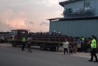 Satlantas Polresta Barelang dan Polsek Bengkong bubarkan aksi balap liar di Jalan Golden City dan angkut 40 unit motor berbagai jenis ke mako Polresta Barelang, karena tidak memiliki surat-surat dan menggunakan knalpot brong, Senin (13/5/2024). Dok Satlantas Polresta Barelang