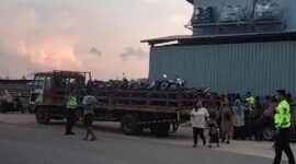 Satlantas Polresta Barelang dan Polsek Bengkong bubarkan aksi balap liar di Jalan Golden City dan angkut 40 unit motor berbagai jenis ke mako Polresta Barelang, karena tidak memiliki surat-surat dan menggunakan knalpot brong, Senin (13/5/2024). Dok Satlantas Polresta Barelang