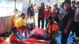 Tim Deputi Bidang Logistik dan Peralatan BNPB (Deputi 5) Lilik Kurniawan meninjau lokasi oengungsian warga di dua Desa di Halmahera Barat, Maluku Utara, Jumat (17/5/2024). Matapedia6.com/ Dok BNPB