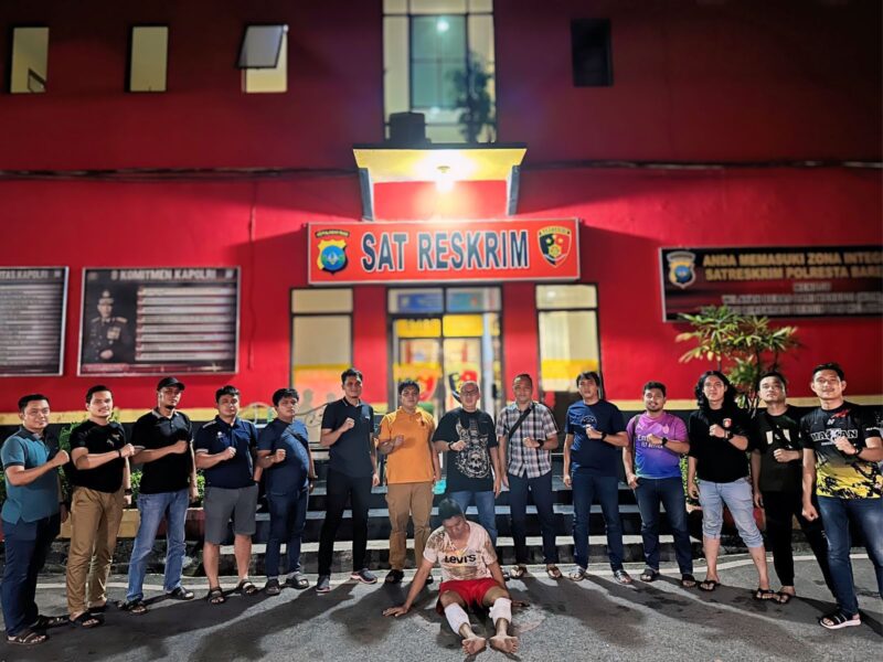 Pelaku saat diamankan polisi. Foto:Dok/Polresta Barelang