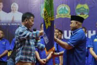 Muhammad Rudi mengukuhkan Pengurus Kekerabatan Keluarga Masyarakat Lingga (KKML) Kota Batam Masa Bakti 2024-2029 di Golden Prawn, Minggu (19/5/2024). Foto:Humas BP Batam