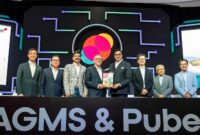 Director & Chief Technology Officer Desmond Cheung, Director & Chief Strategy & Execution Officer Ahmad Zulfikar, Director & Chief Commercial Officer Ritesh Singh, Komisaris Utama Halim Alamsyah, President Director & Chief Executive Officer Vikram Sinha, Director & Chief Financial Officer Nicky Lee Chi Hung, Director & Chief Business Officer Muhammad Buldansyah dan Director & Chief Human Resources Officer Irsyad Sahroni usai RUPST yang dilaksanakan di Jakarta, Selasa (21/05). Foto:Indosat