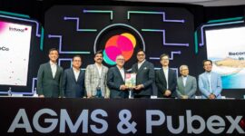 Director & Chief Technology Officer Desmond Cheung, Director & Chief Strategy & Execution Officer Ahmad Zulfikar, Director & Chief Commercial Officer Ritesh Singh, Komisaris Utama Halim Alamsyah, President Director & Chief Executive Officer Vikram Sinha, Director & Chief Financial Officer Nicky Lee Chi Hung, Director & Chief Business Officer Muhammad Buldansyah dan Director & Chief Human Resources Officer Irsyad Sahroni usai RUPST yang dilaksanakan di Jakarta, Selasa (21/05). Foto:Indosat