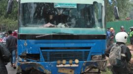 Sebanyak sembilan motor dan satu unit motor ditabrak bus karyawan di turunan bukit Daeng, Sagulung, Kota Batam Provinsi Kepri, Rabu (22/5/2024). Matapedia6.com/ Istimewa