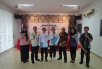 Kasi Binadik Budy Istiawan bersama warga binaan Lapas Batam. Foto:Istimewa