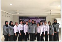 Kalapas Perempuan Nebi saat memberikan remisi beberapa bulan lalu. Foto:Istimewa
