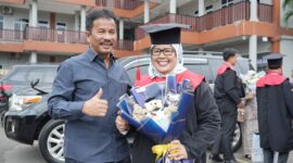 Marlin Agustina resmi menyandang gelar sarjana. Foto:Ist
