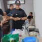 Direktur Reserse Narkoba Polda Kepri Kombes Pol Dony Alexander melihat barang bukti sabu cair yang akan diproduksi jadi sabu Cristal di lantai 18 kamar C2 apartemen Queen Victoria Batam, Senin (27/5/2024).Matapedia6.com/ Dok Humas Polda
